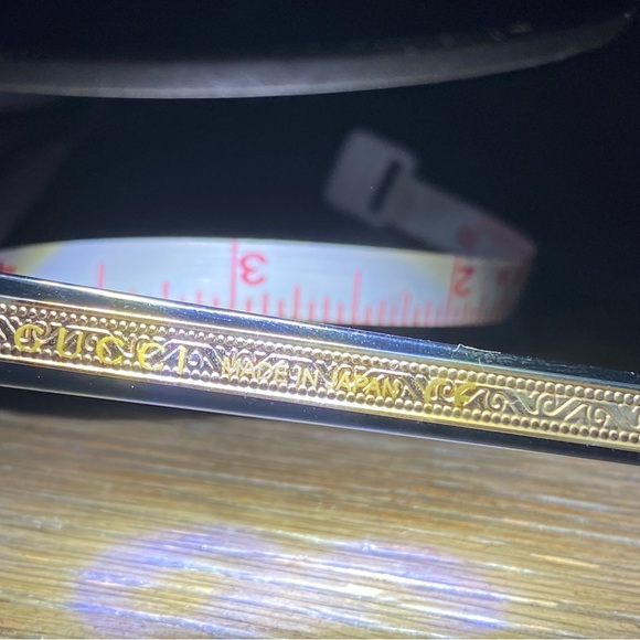 Gucci Black with gold logo Sunglasses. - Picture 9 of 9